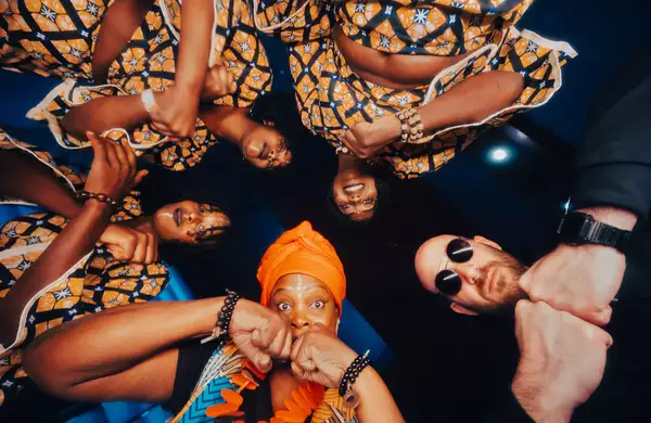 Group photo of Les Mamans du Congo x Rrobin looking down at the camera