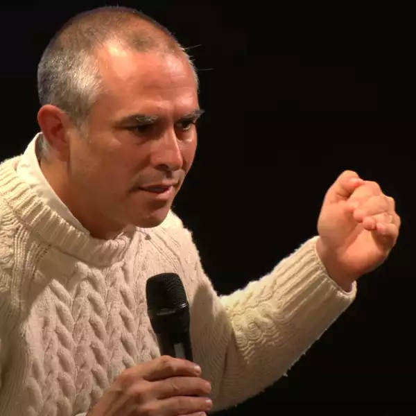 Amir Nizar Zuabi giving a talk