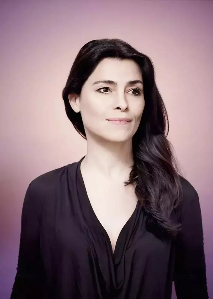 Headshot of Es Devlin