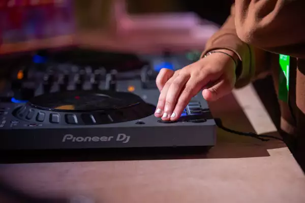 Somebody spinning decks